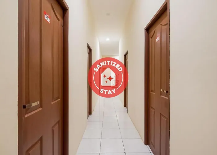 Reddoorz Near Bg Junction Surabaya Hotel