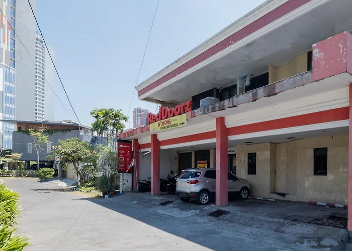 Reddoorz Near Bukit Darmo Golf Hotel Surabaya