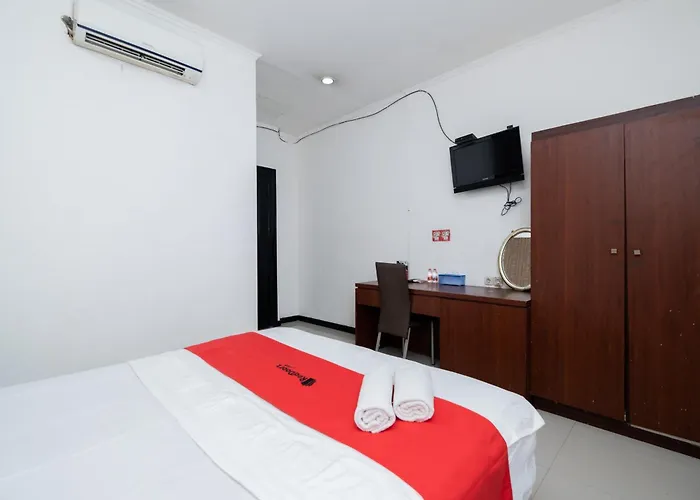 Reddoorz Near Bukit Darmo Golf Hotel Surabaya