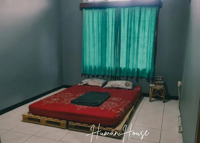 Bed and Breakfast Human House Surabaya
